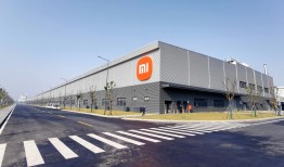 雷军现身官宣小米智能家电工厂正式投产，6.5秒即可下线一套空调|界面新闻 · 科技