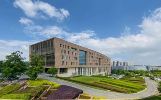 云南白药：上半年归母净利润36.33亿元，同比保持双位数增长，拟大额分红18.18亿回报投资者|界面新闻