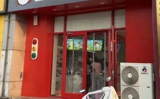 蜜雪冰城三河市门店绿色招牌惹争议，目前已恢复为红色|界面新闻