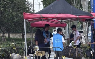 【独家】郑州富士康iPhone 17港区产线已接近满产，近20万人两班倒赶工|界面新闻 · 科技