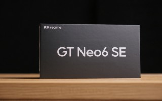真我GT Neo6 SE体验：靠更亮的屏突围中端市场|界面新闻 · 科技