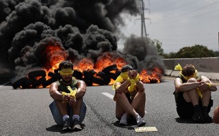 35万以色列民众大抗议要求加沙停火，美国特使：年底前结束冲突|界面新闻 · 天下