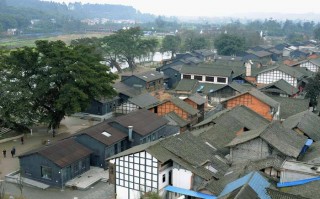 中国建筑师刘家琨获2025普利兹克奖：摆脱了美学、风格上的束缚|界面新闻 · 天下
