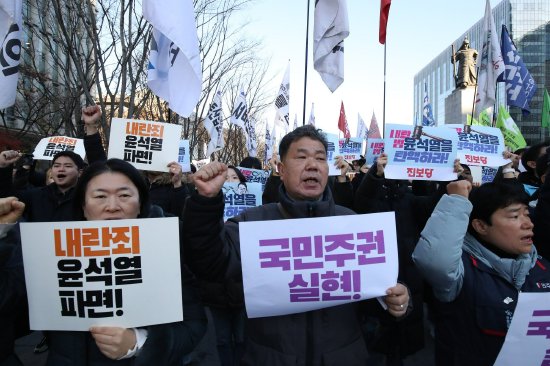 韩国戒严追踪：在野党提交弹劾尹锡悦的动议 内阁据报集体提出辞职-第1张图片-乐修号